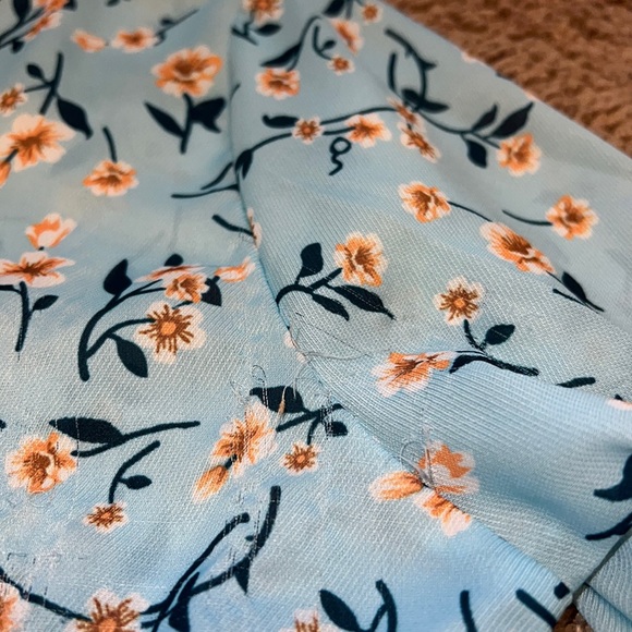 Floral Front Tie Blouse - Picture 4 of 7